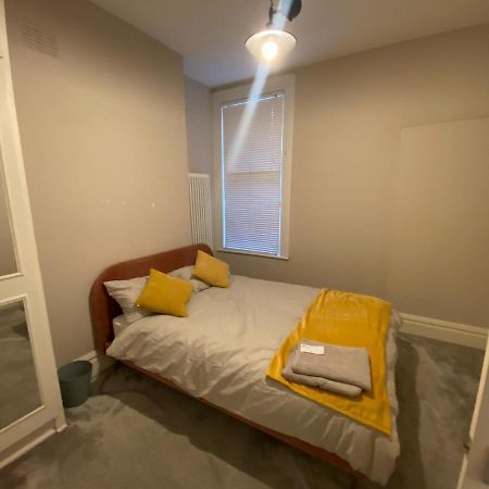 Spacious 2-Bed Apartment London Exterior photo