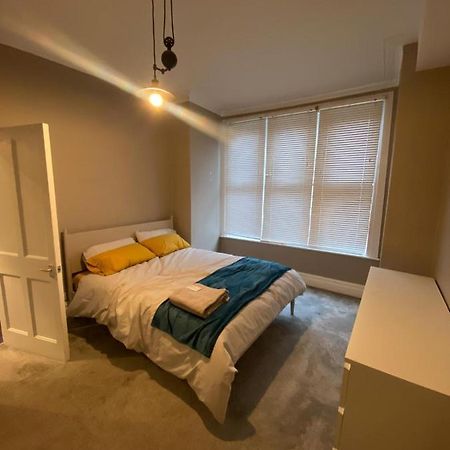 Spacious 2-Bed Apartment London Exterior photo