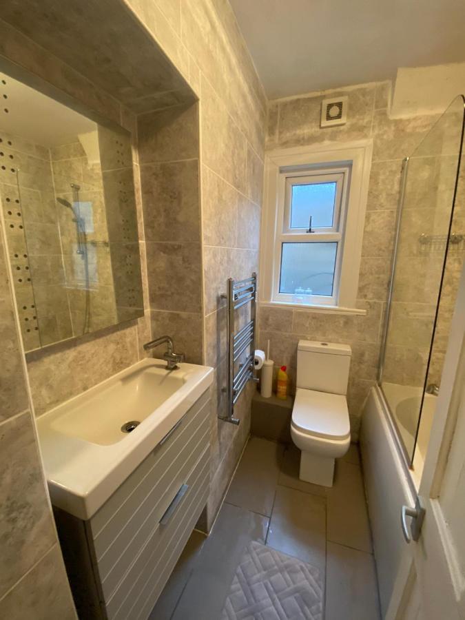 Spacious 2-Bed Apartment London Exterior photo